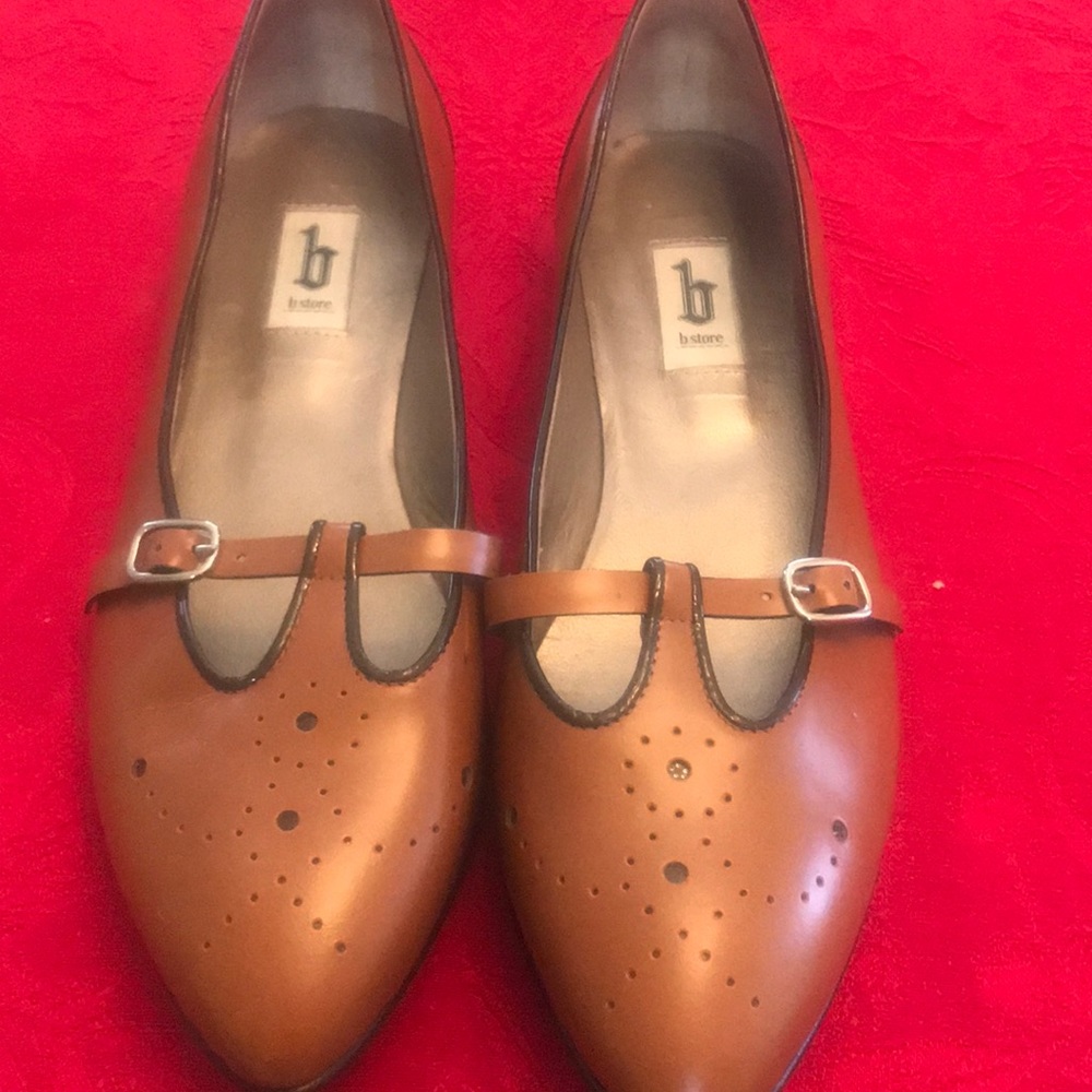 b Store Women’s leather shoes size 40 Tan